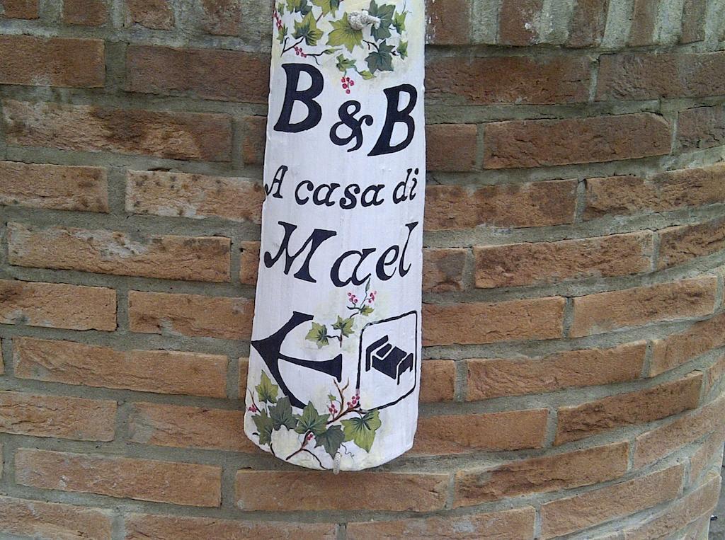 B&B A Casa Di Mael San Costanzo Exterior photo