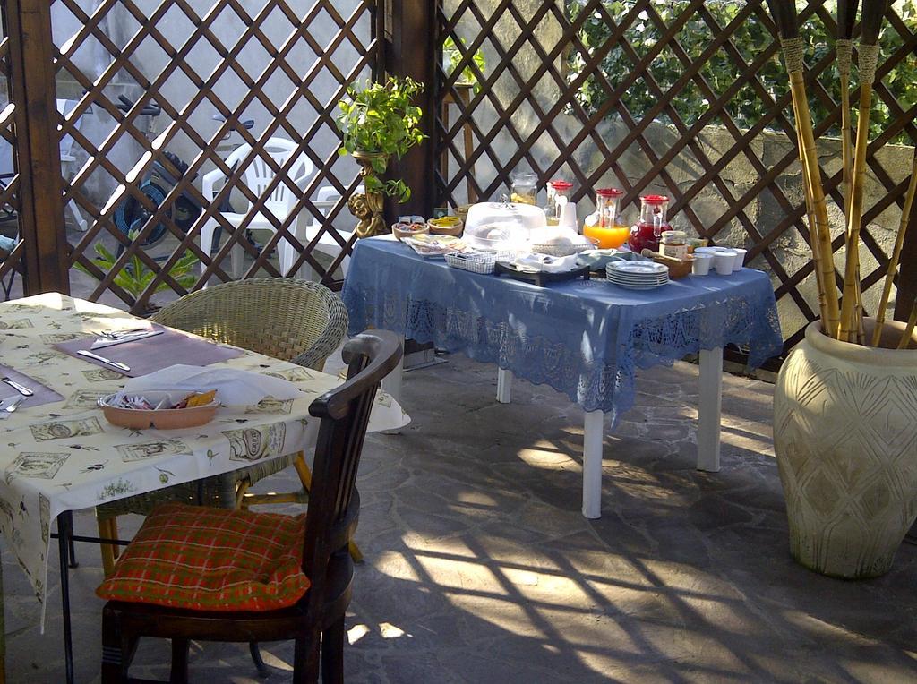 B&B A Casa Di Mael San Costanzo Exterior photo